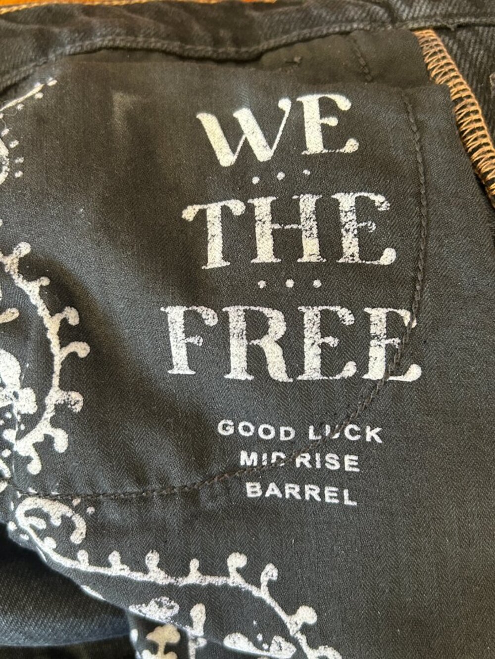 We The Free Good Luck Mid Rise Barrel Jeans Black Size 25 - Picture 8 of 8